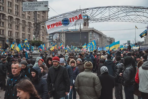 キエフ ウクライナのマイダン Nezalezhnosti で数百万のウクライナ キエフ 2013 — ストック写真