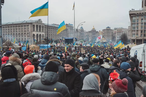 ウクライナ キエフ 2014 大統領ヤヌコビッチ通り Grushevskogo にキエフで抗議中に衝突します — ストック写真