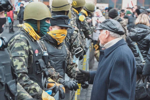 Ukraina Kiev Februari 2014 Liv Tält Euromajdan Kiev Ukraina — Stockfoto