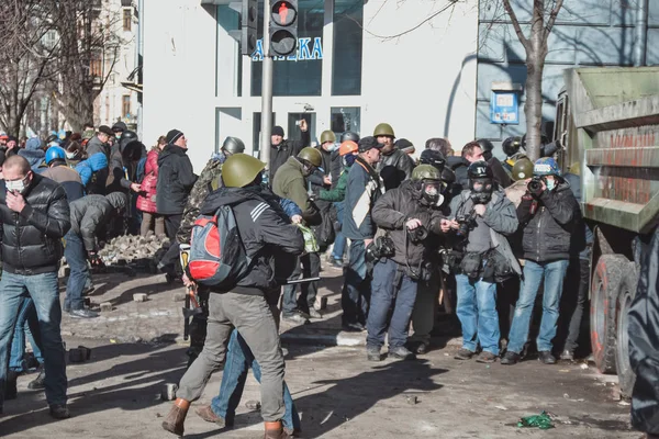 Ουκρανία Κίεβο Φεβρουαρίου 2014 Berkut Πυροβόλησε Ανθρώπους Institutskaya Street Κατά — Φωτογραφία Αρχείου