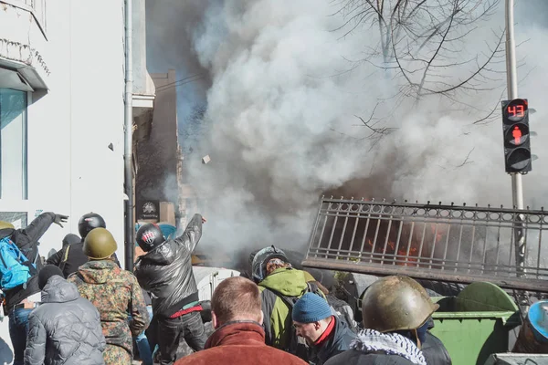 Украина Киев Февраля 2014 Года Беркут Стрелял Людей Институтской Улице — стоковое фото