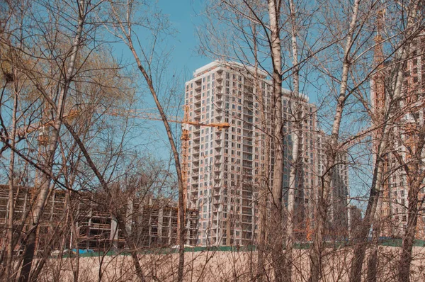 Construcción de viviendas de varios pisos en el centro de la capital —  Fotos de Stock