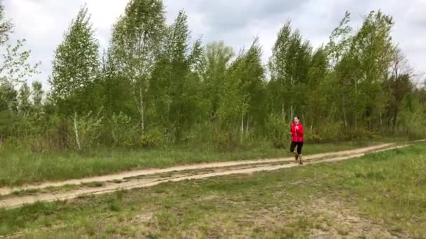 Trilha Mulher Corredor Correndo Incrível Caminho Natureza Fitness Esporte Estilo — Vídeo de Stock