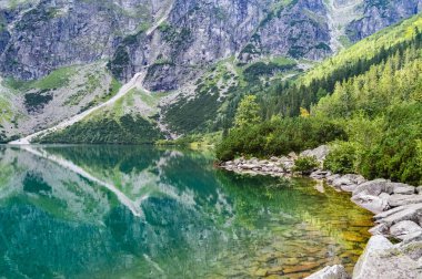 Polonya, Zakopane yakınlarındaki Tatra Dağları 'ndaki Morskie Oko Gölü.