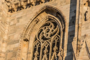Gün batımında, İtalya Milano Katedrali'ne (Duomo di Milano) detay