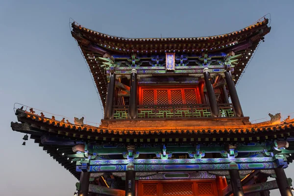 Pięknie Oświetlony Tradycyjnych Chińska Świątynia Murach Miasta Wieczór Chiny — Zdjęcie stockowe
