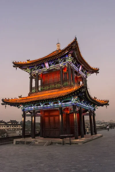 Beautiful Illuminated Traditional Chinese Temple City Walls Evening China — Stock Photo, Image