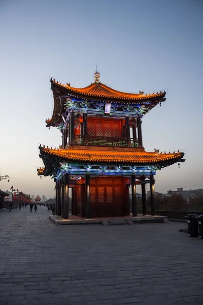 Beautiful Illuminated Traditional Chinese Temple City Walls Evening China — Stock Photo, Image