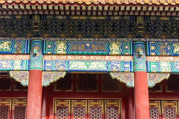 Építészeti Részlet Egy Kínai Arany Sárkány Festett Színes Egy Templom — Stock Fotó