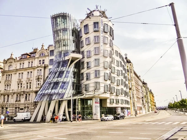プラハ チェコ共和国 2015 プラハ 近代建築の ダンシング ハウス — ストック写真