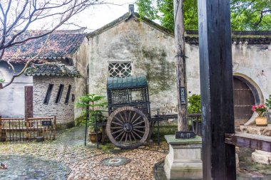 Zhouzhuang, Çin'in eski sokaklarda eski araç