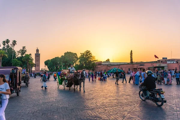 Marrakech Morocco Sie 2018 Widok Góry Zatłoczonej Ulicy Targowej Marrakeszu — Zdjęcie stockowe