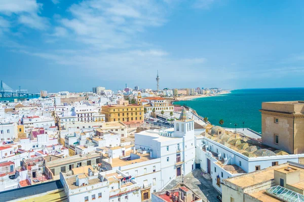 Cadiz, Spanje, 18 juli 2016: luchtfoto van de promenade van Cadi — Stockfoto