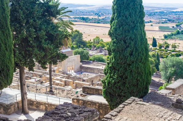 Ruinas de Medina Azahara, un palacio medieval morisco fortificado — Foto de Stock