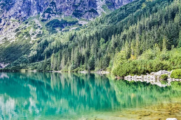 Polonya, Zakopane yakınlarındaki Tatra Dağları 'ndaki Morskie Oko Gölü.