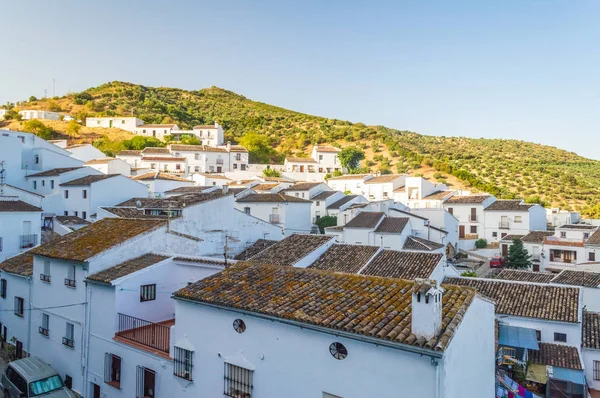 Casas Blancas de Zahara de la Sierra, ciudad de Andalucía, España — Foto de Stock