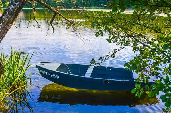 Barco Água Calma Dos Lagos Masurianos — Fotografia de Stock