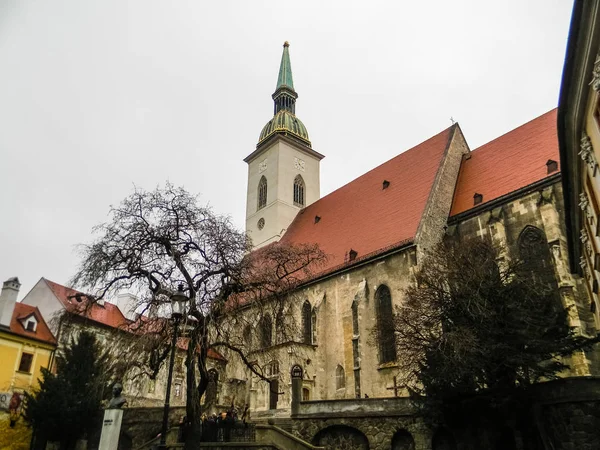 Widok Starej Architektury Pochmurny Tle Nieba — Zdjęcie stockowe