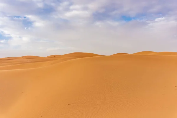 Hermoso Paisaje Las Dunas Del Desierto Del Sahara Atardecer Merzouga —  Fotos de Stock
