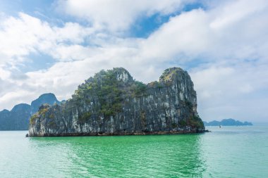 Vietnam, Ha Long Körfezi 'nin güzel manzarası