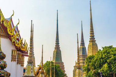 Wat Pho Tapınağı 'ndaki Budist kuleleri, Bangkok, Tayland