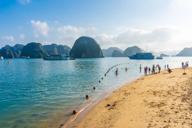 HA LONG BAY, VİETNAM, 6 HAZİRAN 2020: