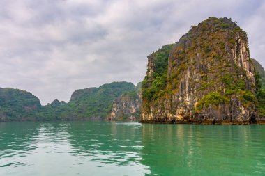 Şafak vakti Ha Long Körfezi, Vietnam