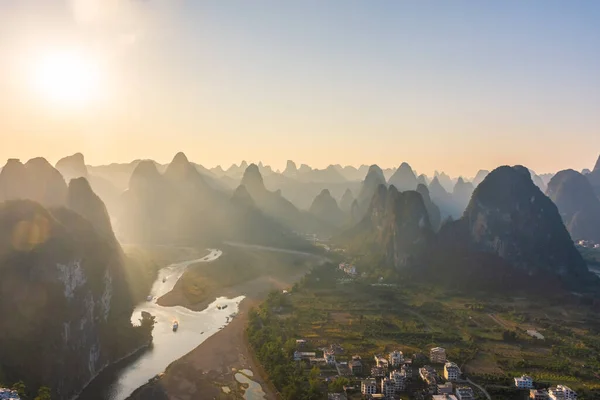 Luce Del Sole Sul Bellissimo Paesaggio Carsico Xingping Guilin Cina — Foto Stock