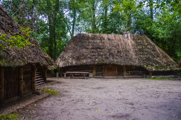Старинный Деревянный Дом Деревне Бискупин Польша — стоковое фото