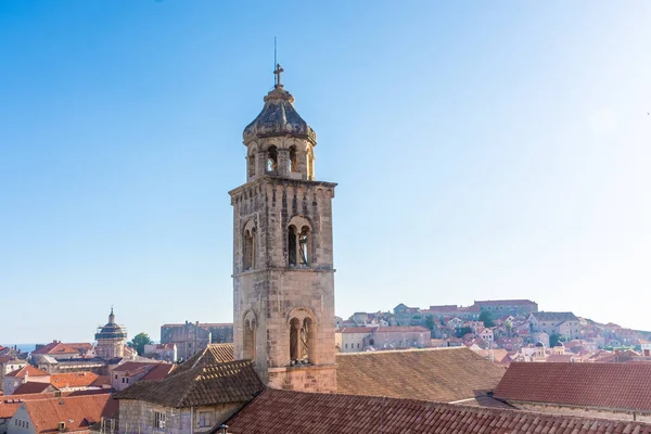 Gyönyörű Belltower Dubrovnik Óvárosában Horvátországban — Stock Fotó