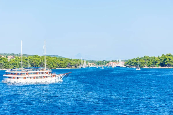 Barco Navegando Hacia Puerto Stari Grad Isla Hvar Croacia — Foto de Stock