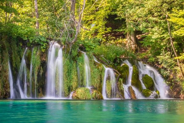 Waterfalls Flowing Crystal Water Lake Plitvice — Stock Photo, Image