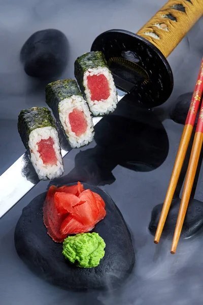 Close Sushi Set Chopsticks Sushi Maki Tuna Katana Sword Fog — Stock Photo, Image