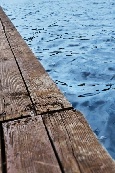 Ahşap Masa Mavi Deniz Ile Doku Yarı Ahşap Yarım Arka — Stok fotoğraf