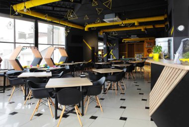 İç endüstriyel çimento çatı tasarım kavramı modern café, restraunt. Çocuklar için ile yer
