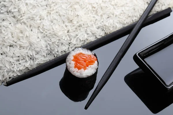 Maki Roll Sushi Con Salmón Menú Sushi Comida Japonesa Espacio — Foto de Stock