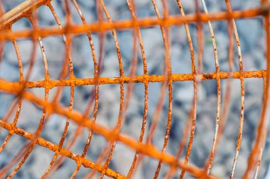 Arka plan için demir dokusu. Taşların arka planındaki paslı doku. İmaja odaklan. Salgı bezinde geometri var. Geometride paslı demir. Dokularda geometrik şekiller. Odaklanamıyorum.