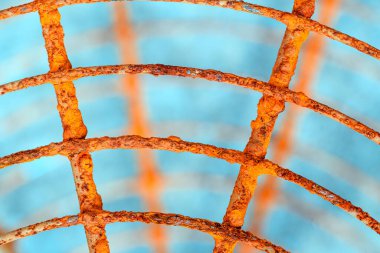 Taşların arka planındaki paslı doku. Salgı bezinde geometri var. Arka plan için demir dokusu. Geometride paslı demir. Dokularda geometrik şekiller.