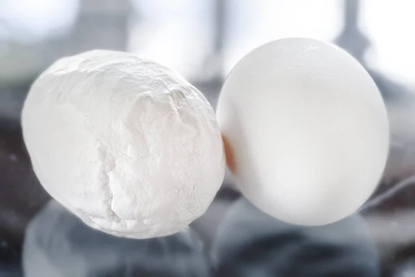 Cancer of male eggs. Male infertility. Male diseased testicle. Sick egg. Treatment of male testicular cancer. Balling eggs. Male infertility treatment. — Stock Image Cancer Male Eggs Male Infertility Male Diseased Testicle Sick Egg Stock Picture