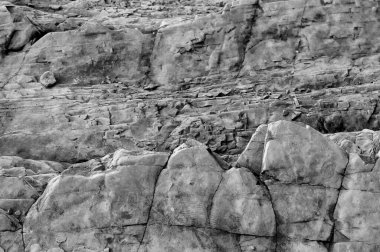 Sert bir taşın doğal arka plan dokusu ve kıç planı.