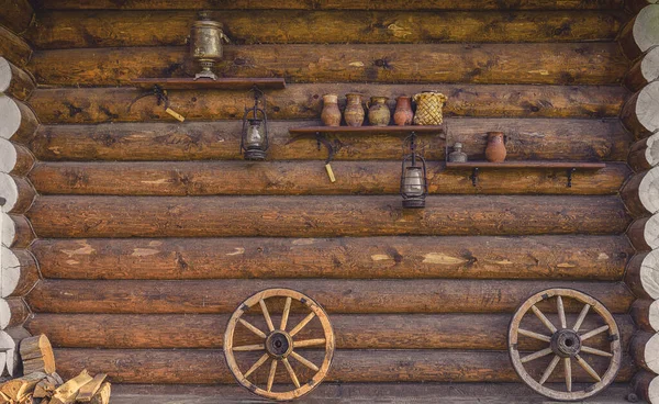 Artículos Para Hogar Rusos Antiguos Una Pared Madera —  Fotos de Stock