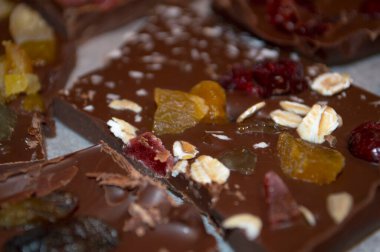 Ev yapımı fındıklı çikolata.