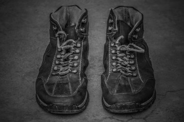 Eski yürüyüş botları.