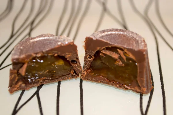 Tabakta Çikolatalı Pralinler — Stok fotoğraf