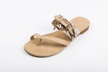 Beyaz arka plan üzerinde Kadın sandalet. Yaz Modası.