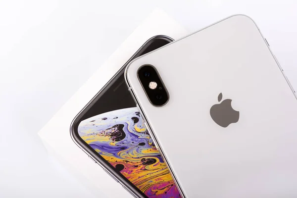 Burgas Bulharsko Listopadu 2018 Apple Iphone Max Silver Bílém Pozadí — Stock fotografie