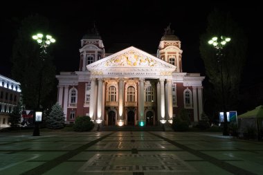 Sofia, Bulgaristan - 7 Mayıs 2018: Ivan Vazov Ulusal Tiyatro, Sofya, Bulgaristan şehir merkezinde. Başkenti ve en büyük şehri Bulgaristan Sofya olduğunu.