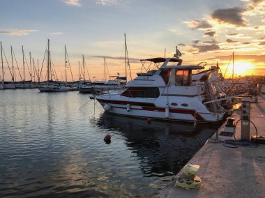 Suset'teki Nikiti limanının görünümü, Sithonia yarımadası, Chalkidiki, Orta Makedonya, Yunanistan