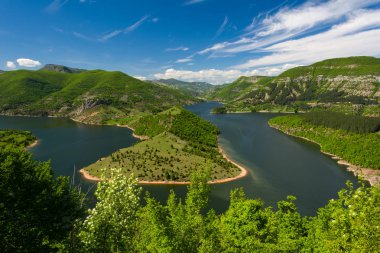 Rodop Dağı'ndaki Arda Nehri'nin kıvrımı, Kırcaali dağı, Bulgaristan