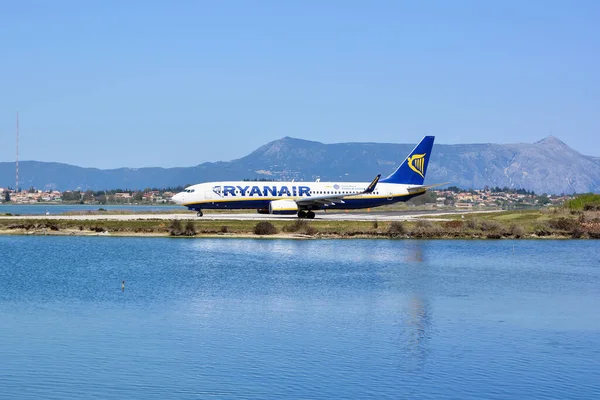 Corfu Greece Nisan 2018 Yunanistan Corfu Adası Havaalanındaki Ryanair Havayollarının Stok Resim